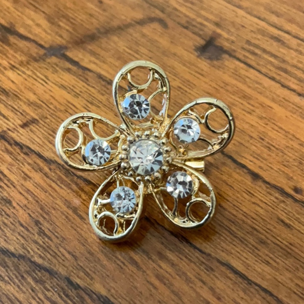 3 for $30 item - Gold Tone Flower Brooch